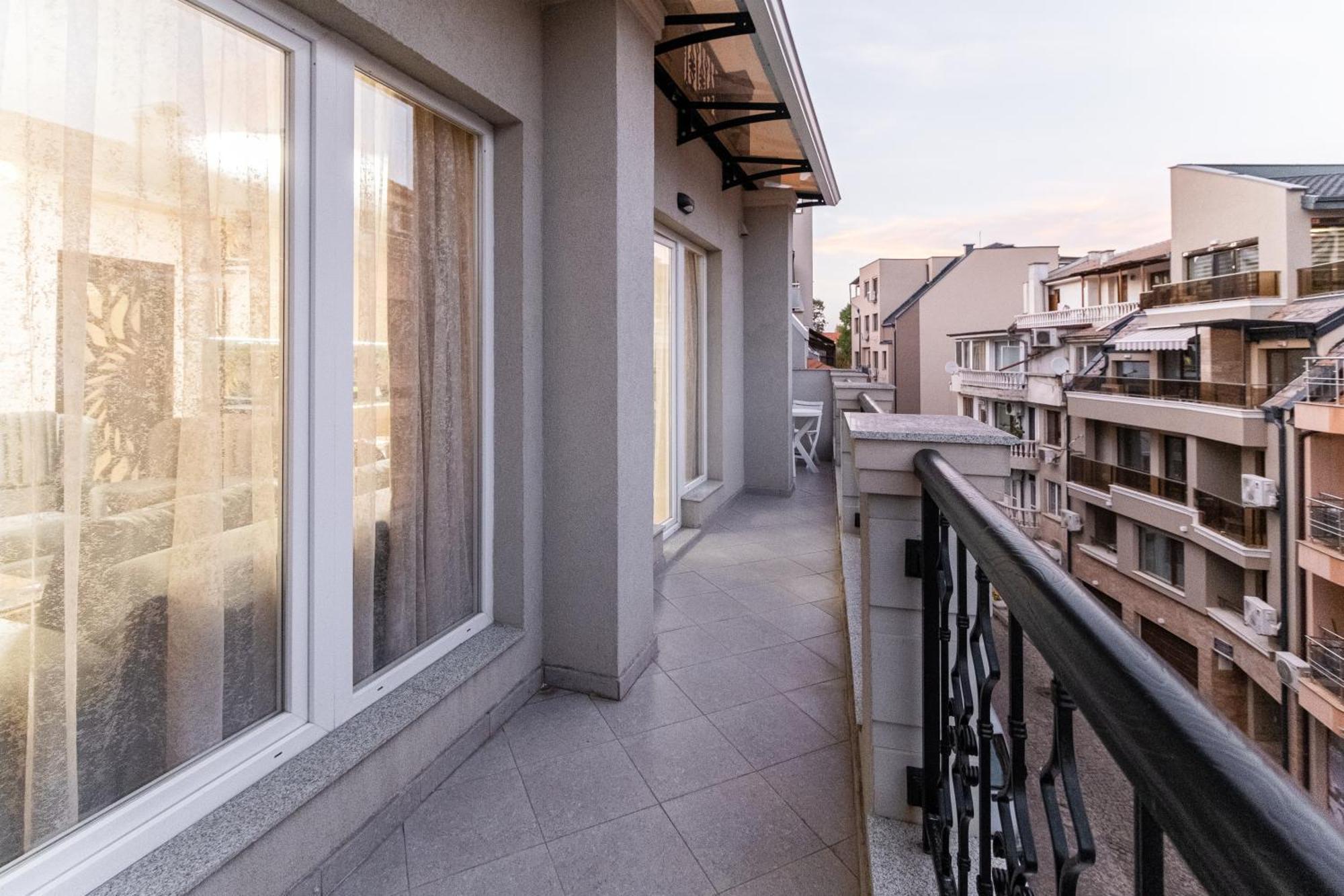 Modern & Elegant City Center Apartments พลอฟดิฟ ภายนอก รูปภาพ